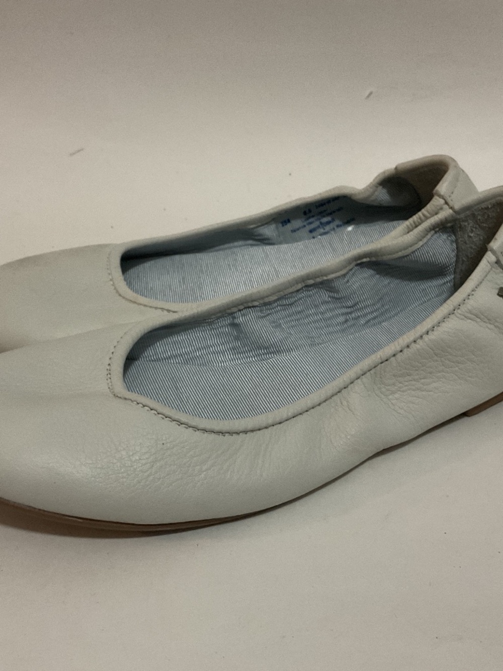 Women’s Minnetonka ANNA Creamy White Leather Ballet Flat, Size 8.5